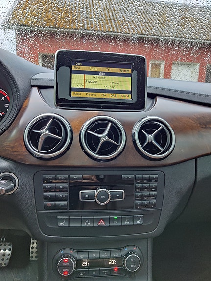 Mercedes-Benz B180 4 of 14