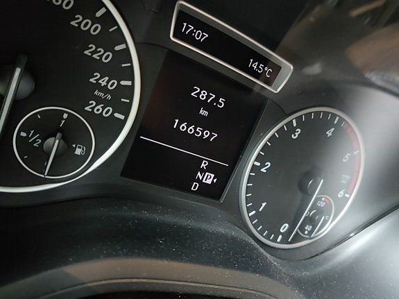 Mercedes-Benz B180 9 of 14