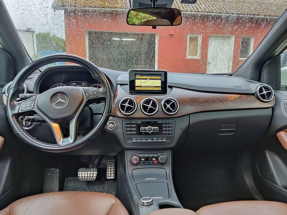 Mercedes-Benz B180 5 of 14