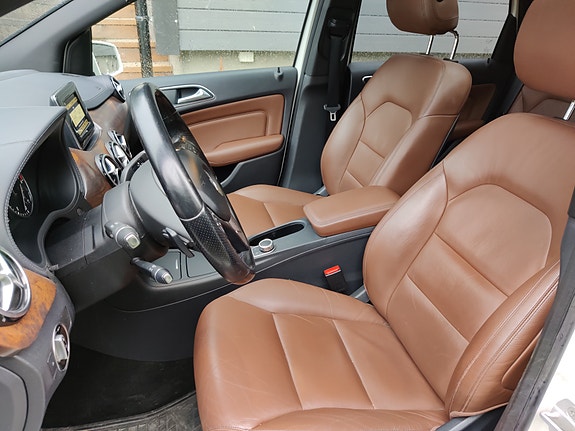 Mercedes-Benz B180 6 of 14