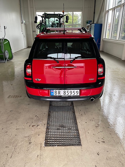 MINI Clubman One 2 of 5