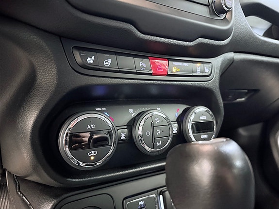 Jeep Renegade 26 of 30