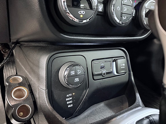 Jeep Renegade 28 of 30