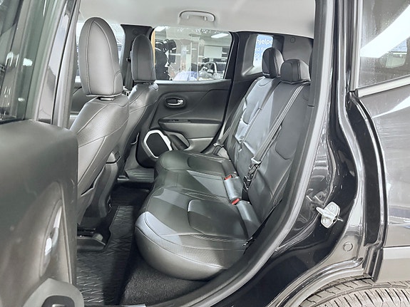Jeep Renegade 18 of 30