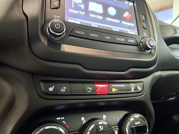 Jeep Renegade 25 of 30