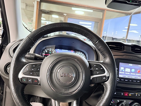 Jeep Renegade 21 of 30
