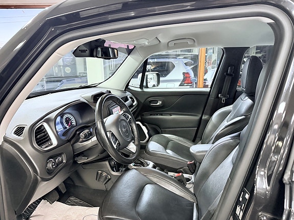 Jeep Renegade 11 of 30