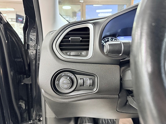 Jeep Renegade 22 of 30
