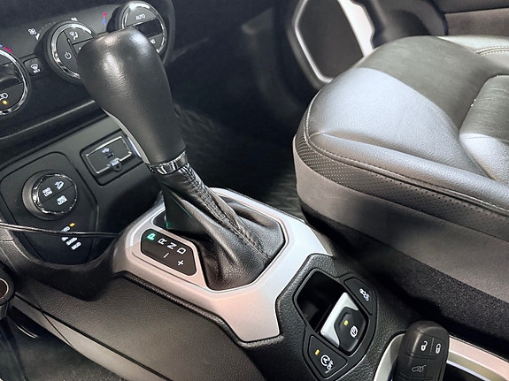 Jeep Renegade 29 of 30