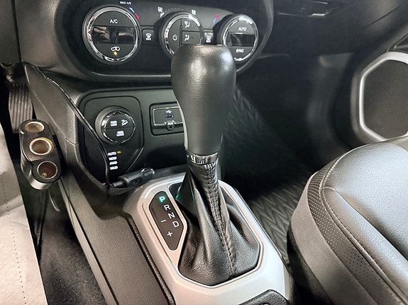 Jeep Renegade 27 of 30