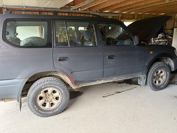 Toyota Land Cruiser 7 of 10