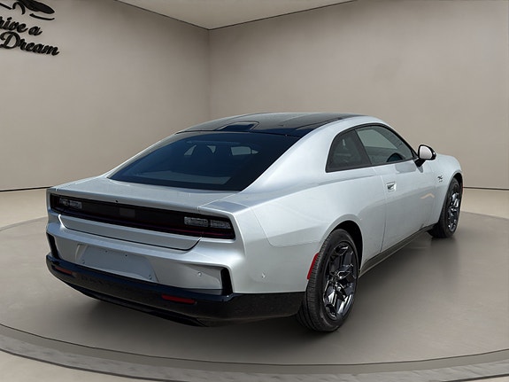 Dodge Charger 6 of 26