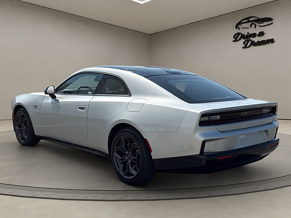 Dodge Charger 4 of 5