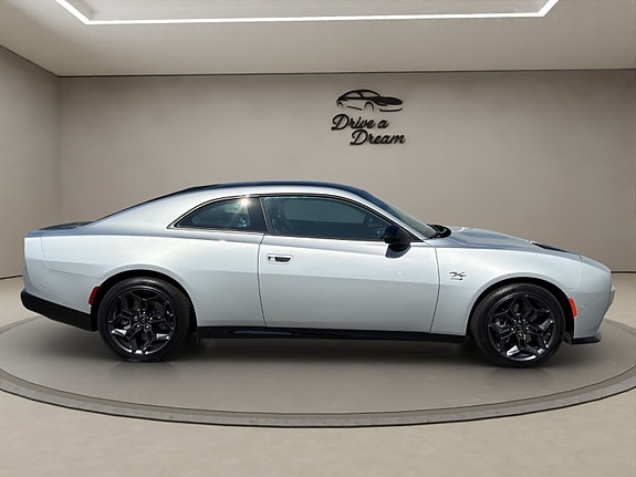 Dodge Charger 7 of 26