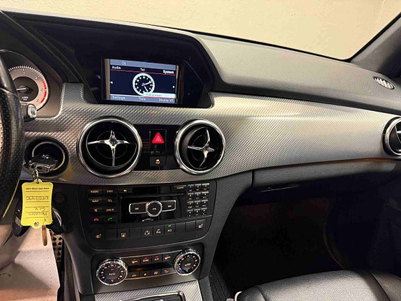 Mercedes-Benz GLK220 16 of 23