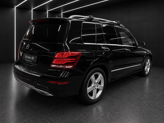 Mercedes-Benz GLK220 2 of 23