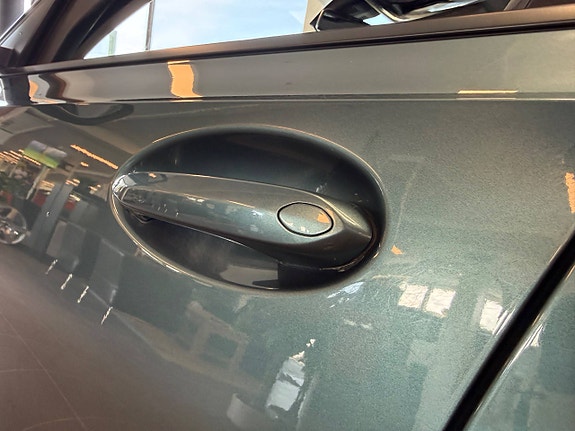 BMW 330e 18 of 30