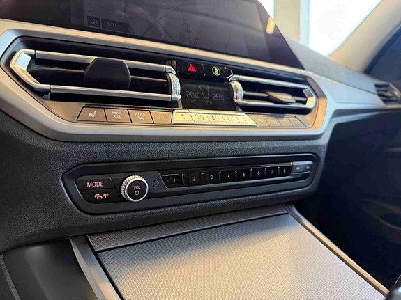 BMW 330e 25 of 30
