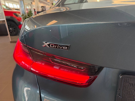 BMW 330e 19 of 30