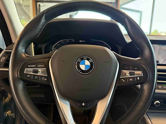 BMW 330e 21 of 30