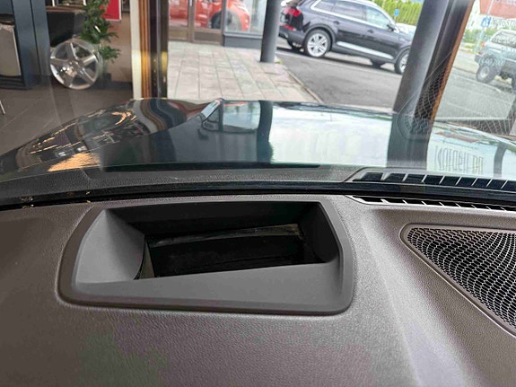 BMW 330e 13 of 30
