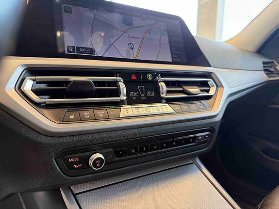 BMW 330e 30 of 30