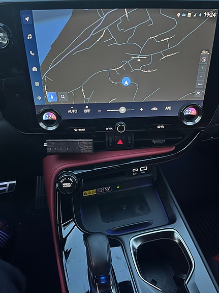 Lexus NX450h 18 of 27