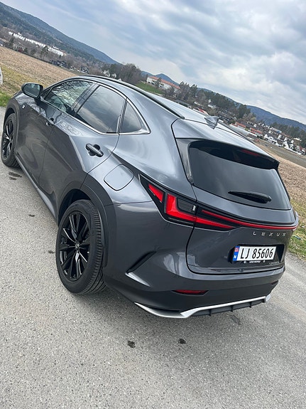 Lexus NX450h 4 of 14