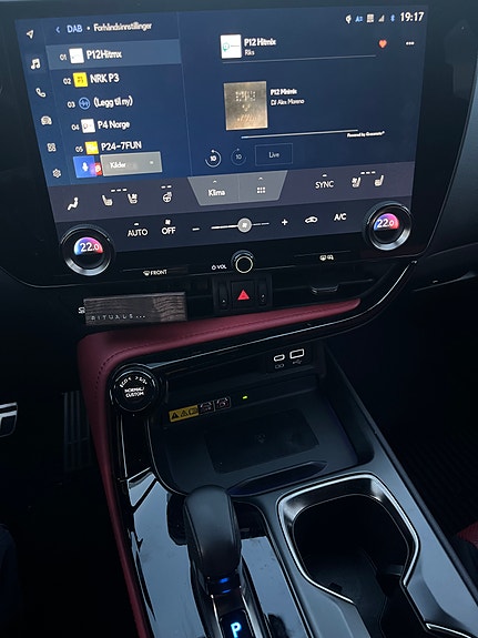 Lexus NX450h 17 of 27