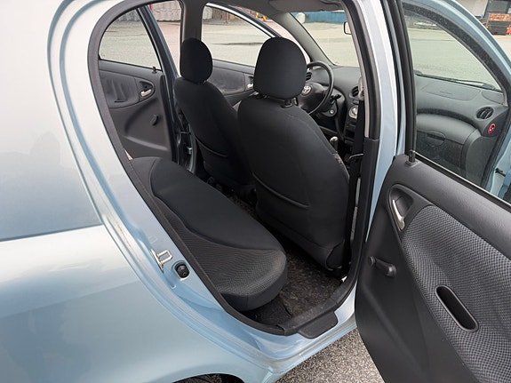 Toyota Yaris 18 of 28