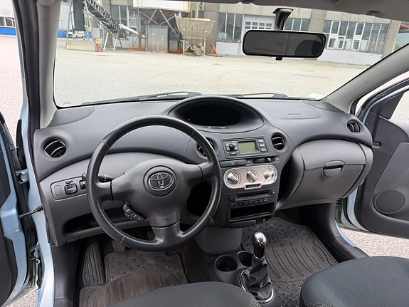 Toyota Yaris 20 of 28