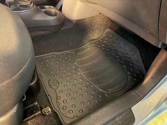 Toyota Yaris 23 of 28