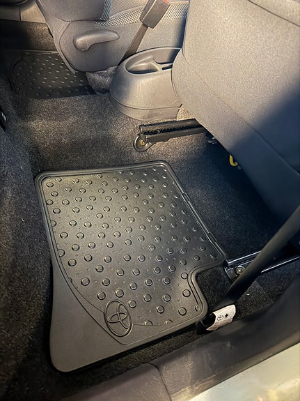 Toyota Yaris 24 of 28