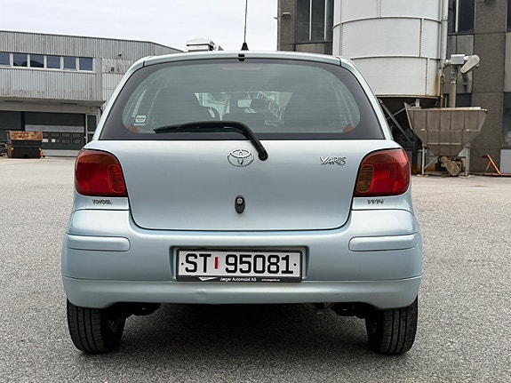Toyota Yaris 3 of 28