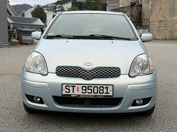 Toyota Yaris 6 of 28