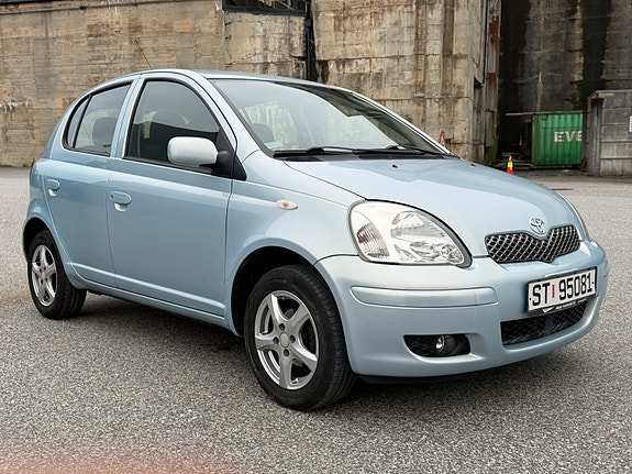 Toyota Yaris 7 of 28