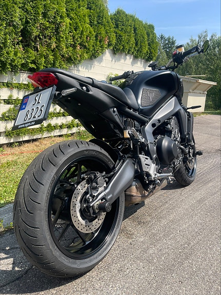 Yamaha MT-09 2 of 4