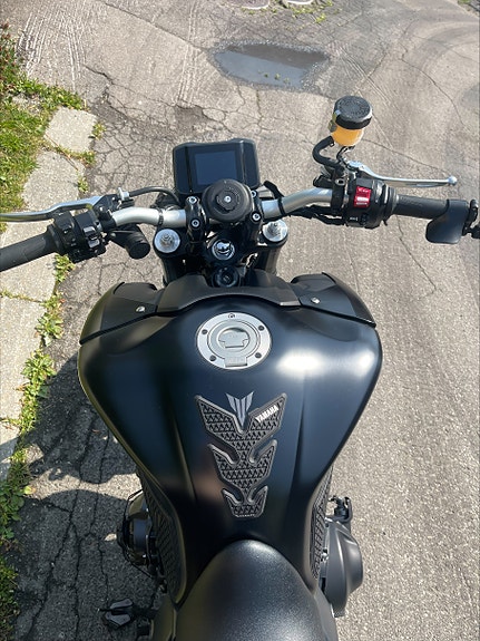 Yamaha MT-09 3 of 4