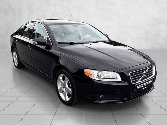 Volvo S80 3 of 5
