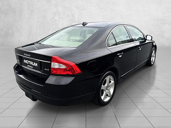 Volvo S80 4 of 5