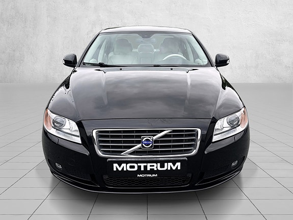Volvo S80 2 of 5