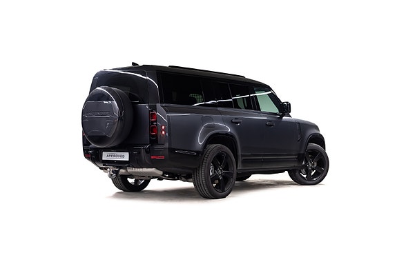 Land Rover Defender 110 2 of 5