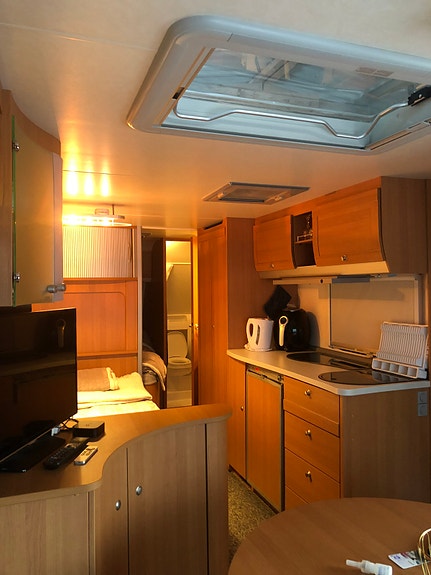 Knaus Royale 680 - Kjøp campingvogn og få spiker-telt i Eikedalen med på kjøpet!!! 18 of 28