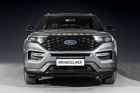 Ford Explorer 3 of 5