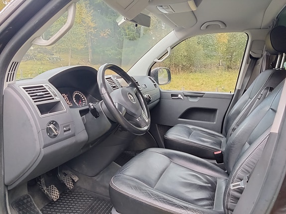 Volkswagen Multivan 24 of 30
