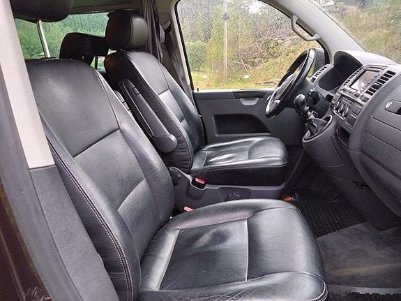 Volkswagen Multivan 25 of 30