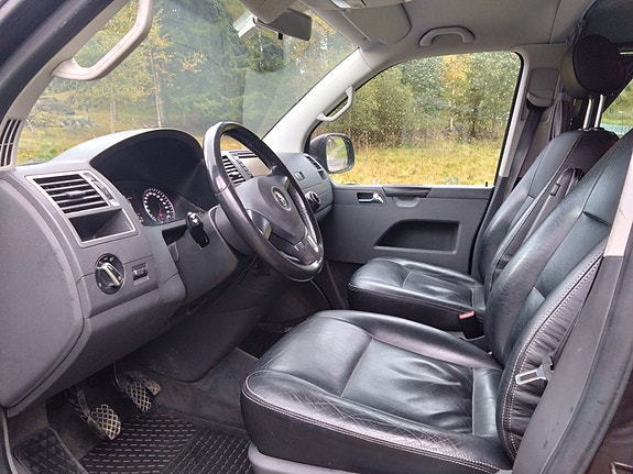 Volkswagen Multivan 26 of 30