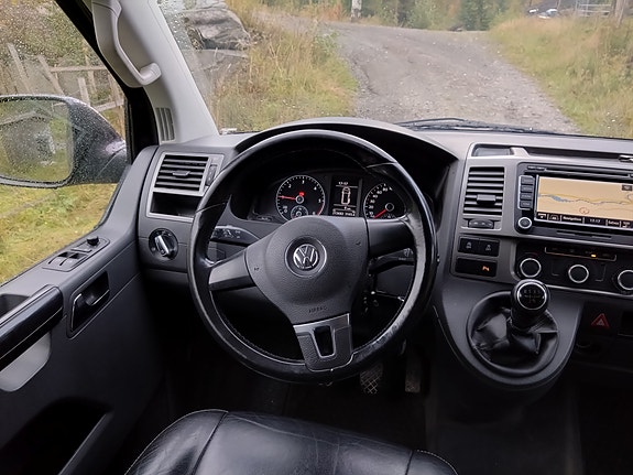 Volkswagen Multivan 30 of 30