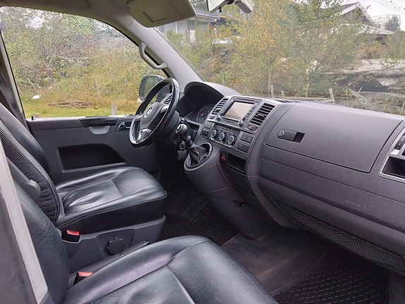 Volkswagen Multivan 21 of 30