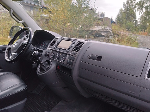 Volkswagen Multivan 23 of 30